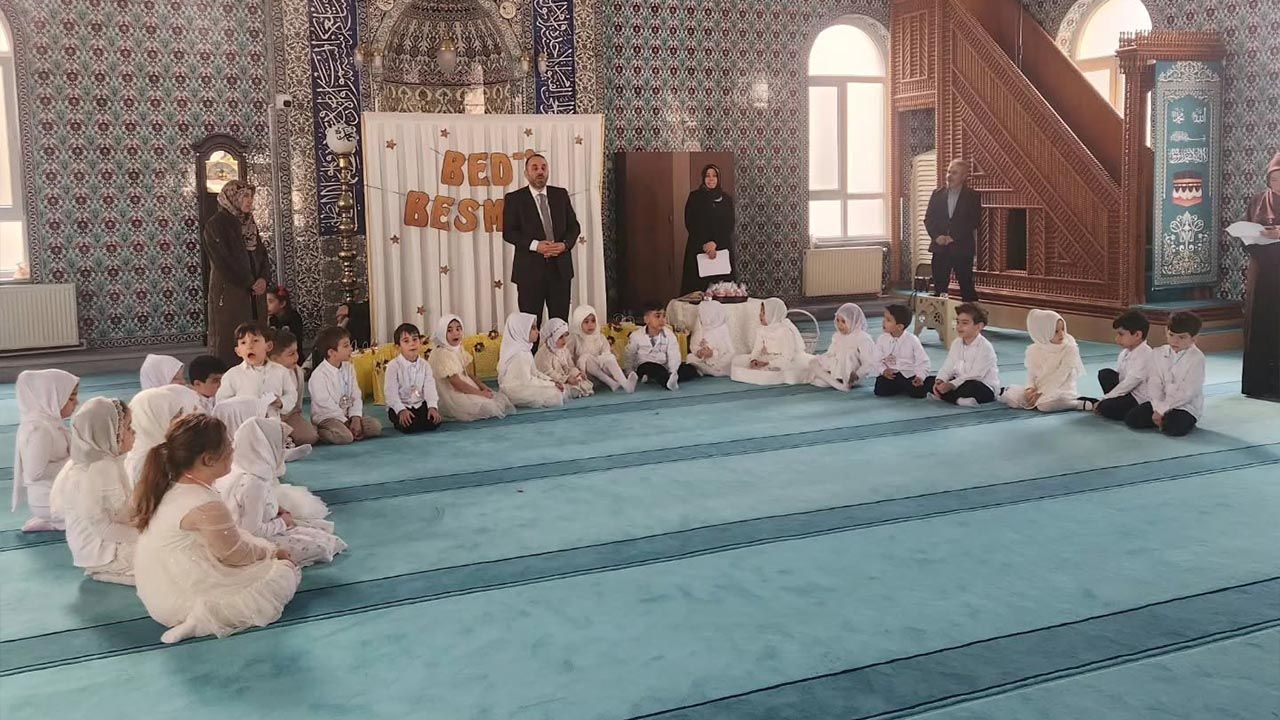 Minik Öğrenciler Kuran I Kerim Öğrenmeye Ilk Adımlarını Attı (2)