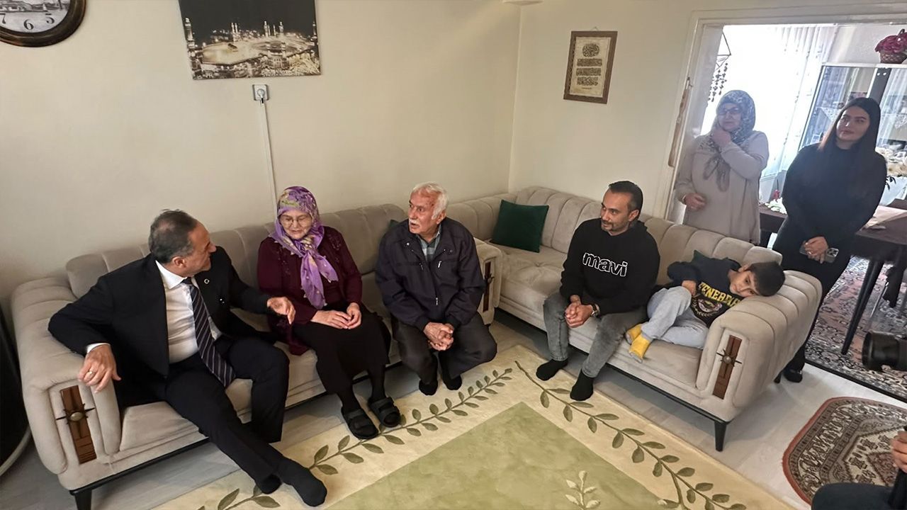 Sağanakta Mazgal Temizleyen Duyarlı Kadına Vali Usta'dan Teşekkür (3)