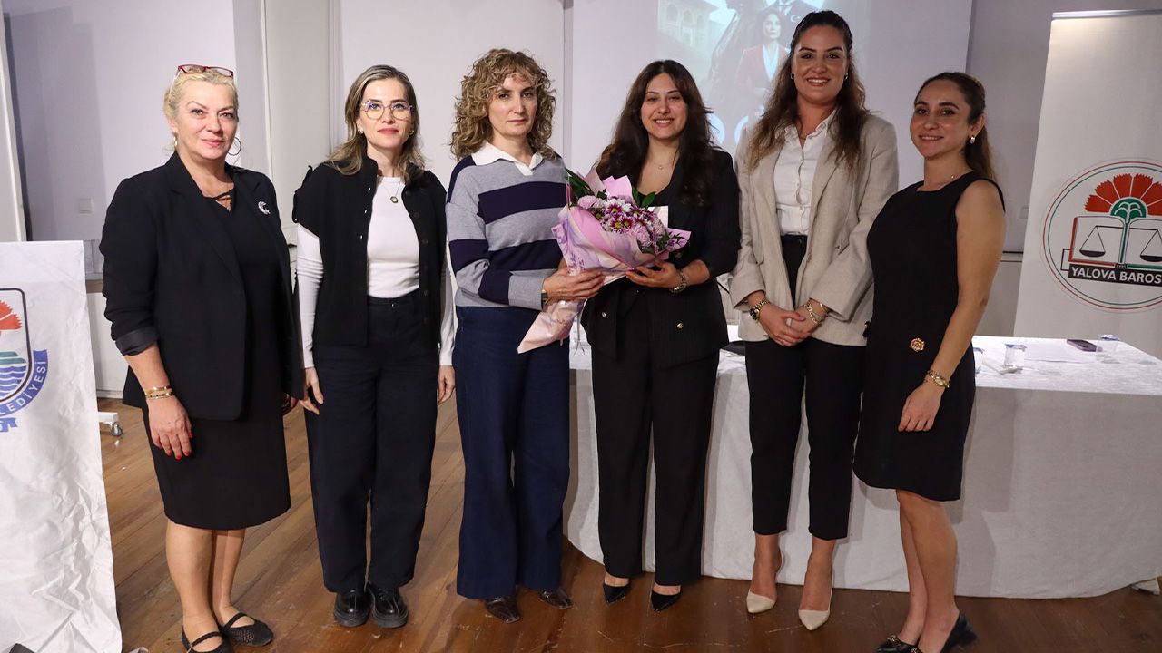 Yalova’da Cumhuri̇yet Ve Kadin Haklari Paneli̇ Düzenlendi̇ (2)