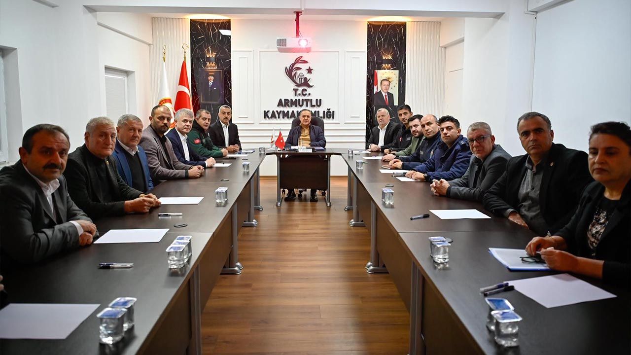 Vali Usta Armutlu’daki Sel Bölgesinde İncelemelerde Bulundu (5)