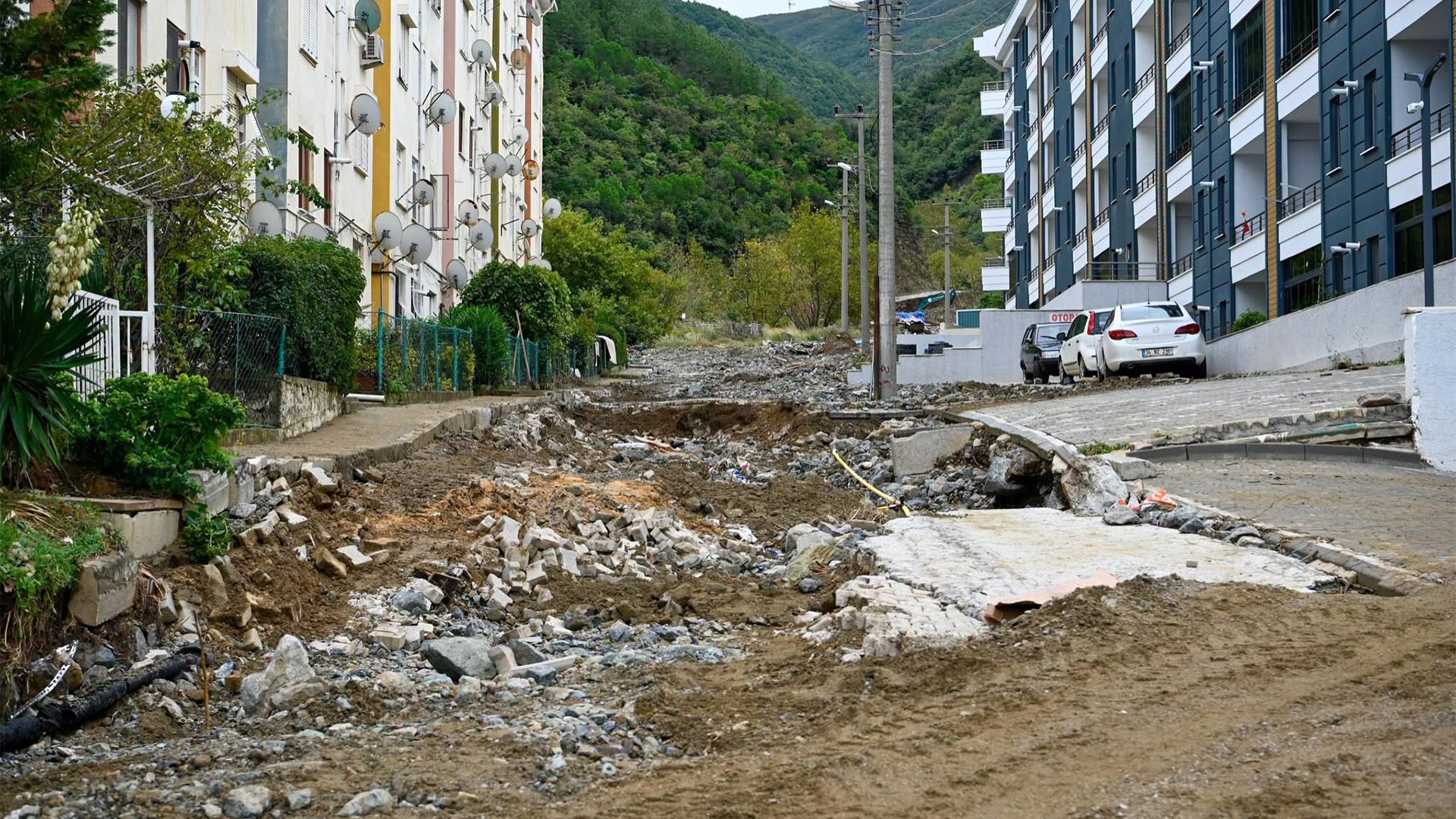 Vali Usta Sel Sonrasında Sahada (1)