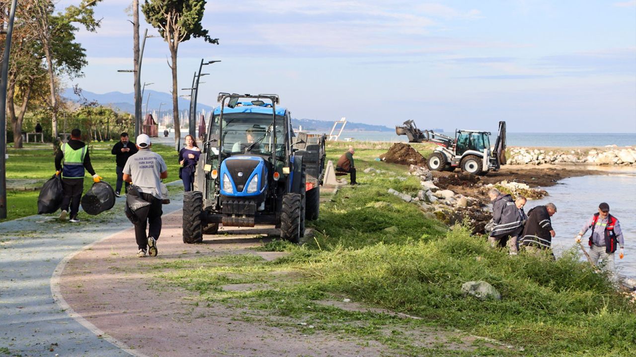 Yalova Beledi̇yesi̇'nden Doğu Sahi̇l Bandinda Kapsamli Temi̇zli̇k (3)
