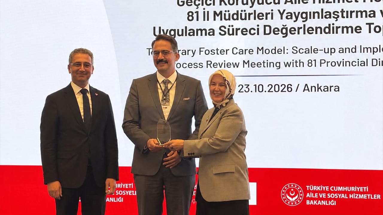 Yalova, Geçi̇ci̇ Koruyucu Ai̇le Modeli̇’nde İlk Yerleşti̇rmeyi̇ Gerçekleşti̇ren İl Olarak Ödüllendi̇ri̇ldi̇ (4)
