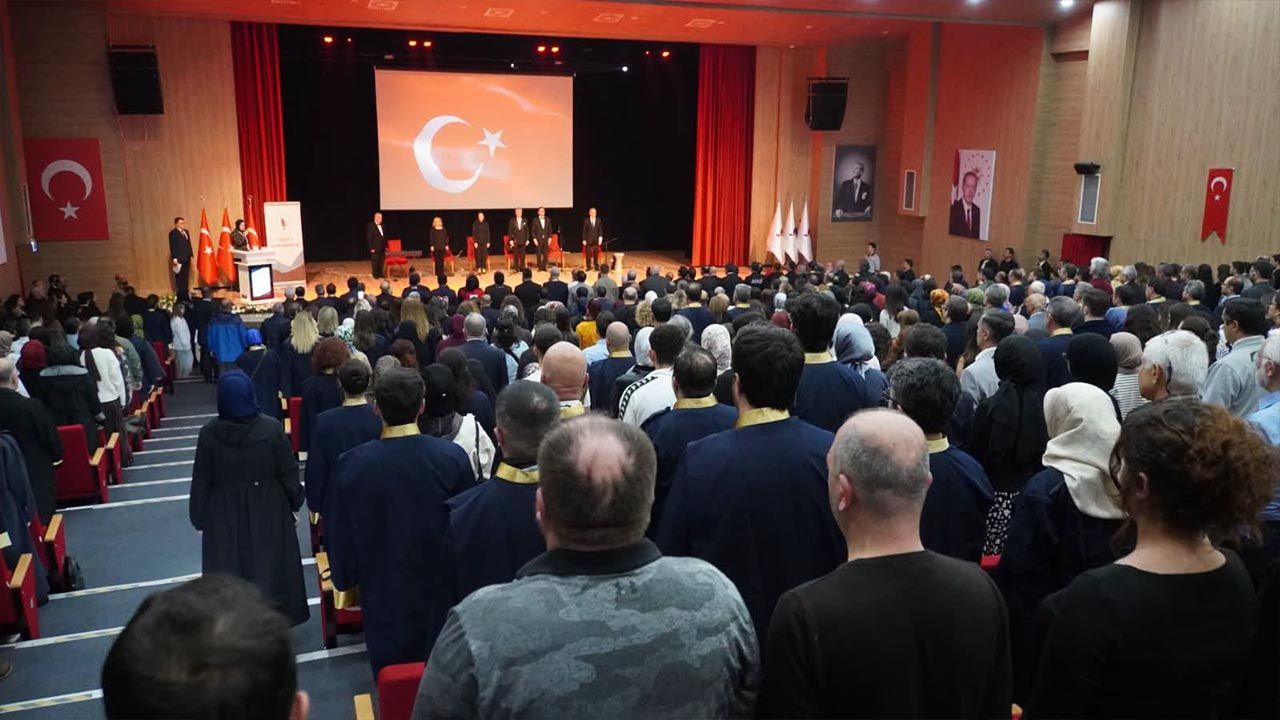 Yalova Üniversitesi’nde Akademik Yılı Açılış Dersi Gerçekleştirildi (3)