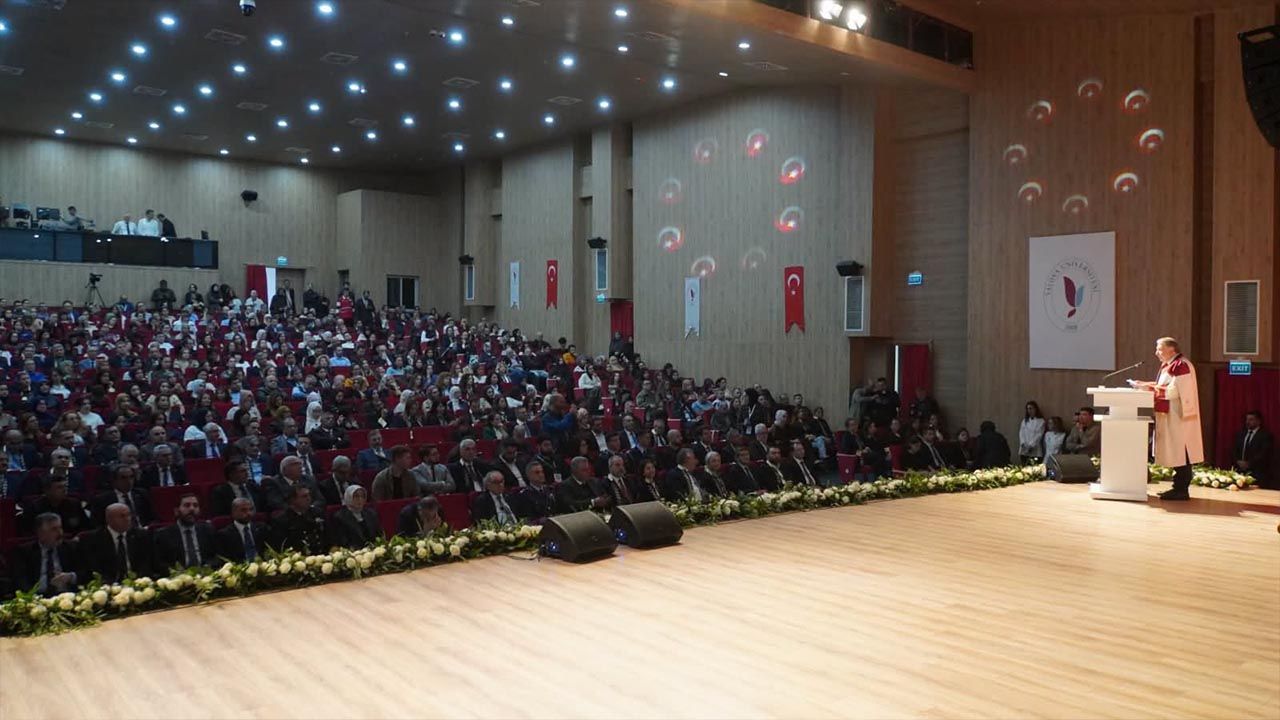 Yalova Üniversitesi’nde Akademik Yılı Açılış Dersi Gerçekleştirildi (8)