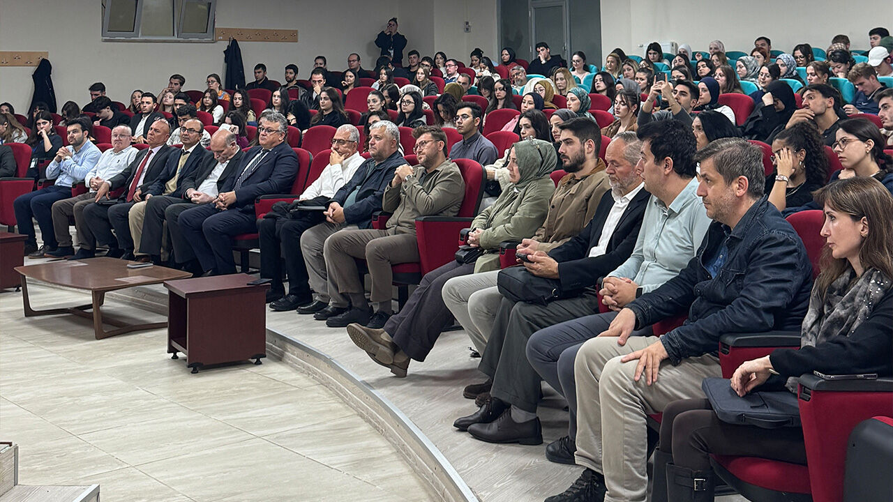Yalova Üniversitesi’nde Türkiye Afrika İlişkileri Konferansı Düzenlendi (2)