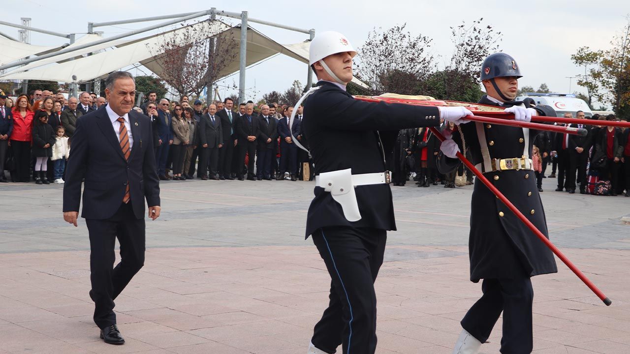 Yalova’da 29 Ekim Coşkusu Çelenk Töreniyle Başladı (3)