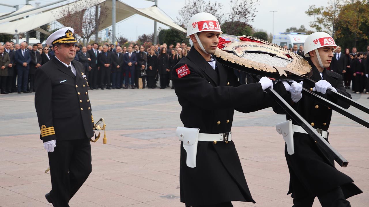 Yalova’da 29 Ekim Coşkusu Çelenk Töreniyle Başladı (4)