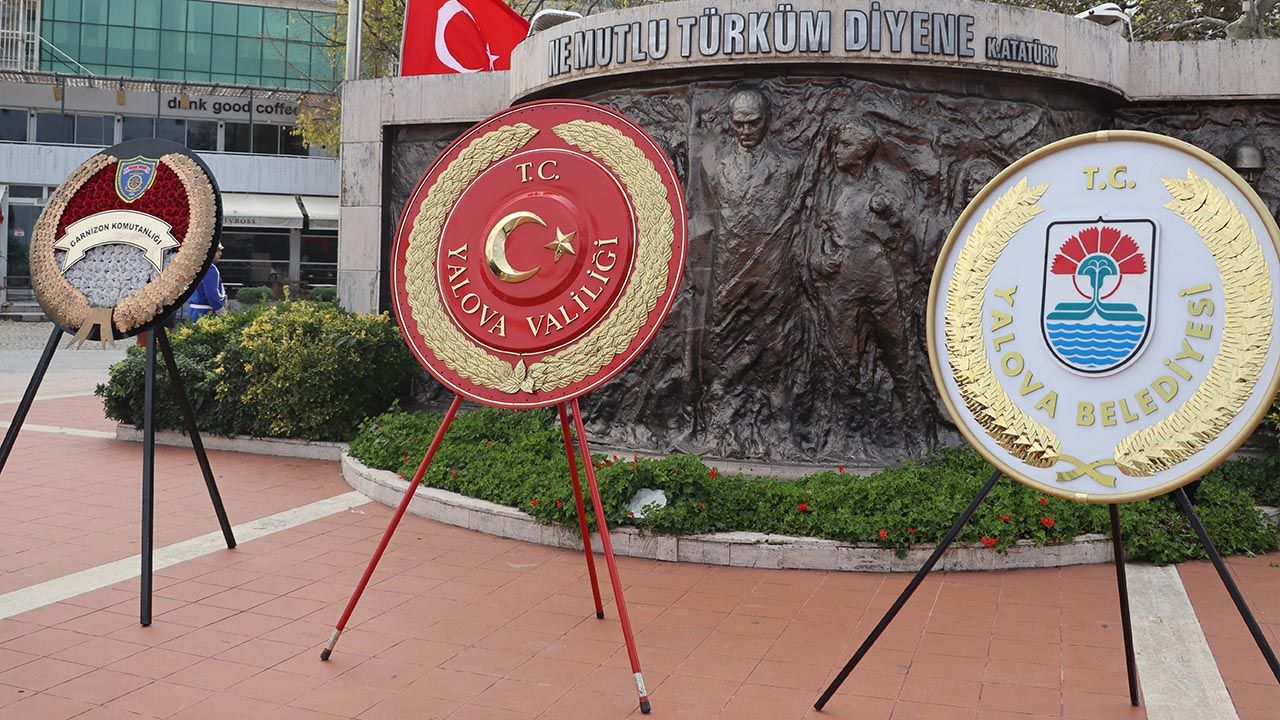 Yalova’da 29 Ekim Coşkusu Çelenk Töreniyle Başladı (5)