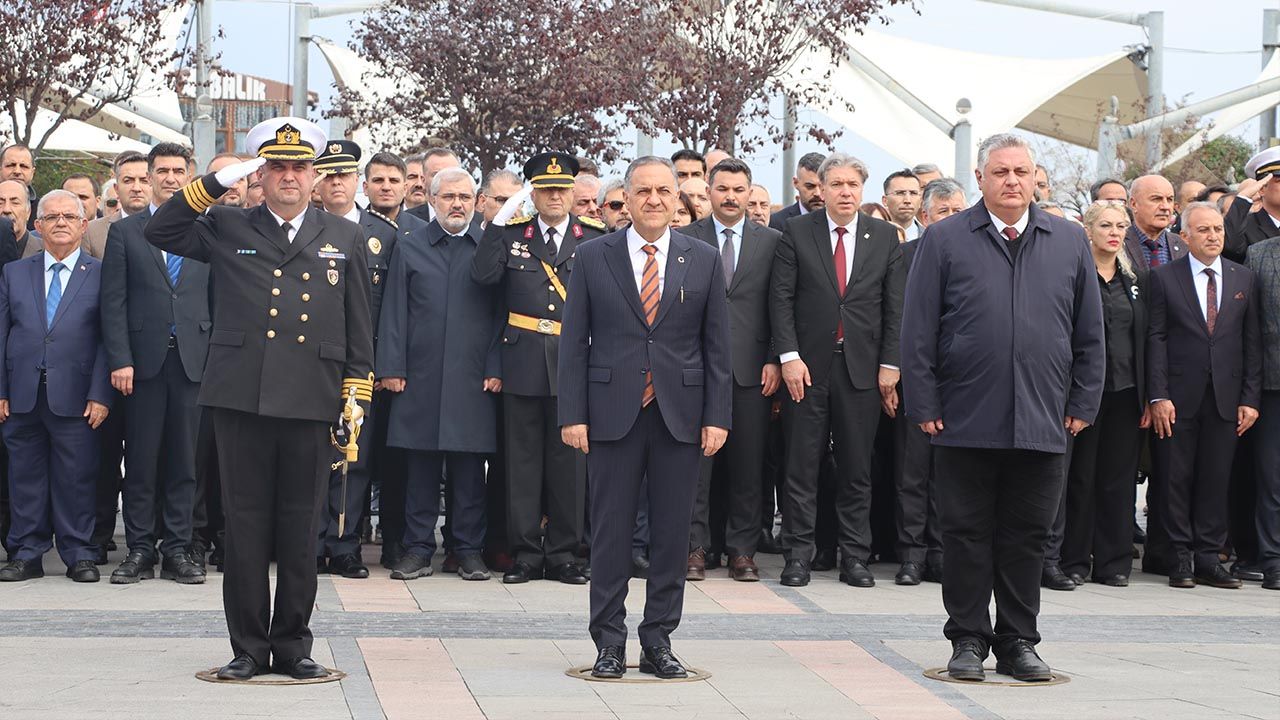 Yalova’da 29 Ekim Coşkusu Çelenk Töreniyle Başladı (6)
