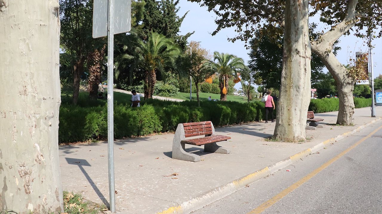 Yalova’da Banklar Oturulmasın Diye Mi Konuldu (5)