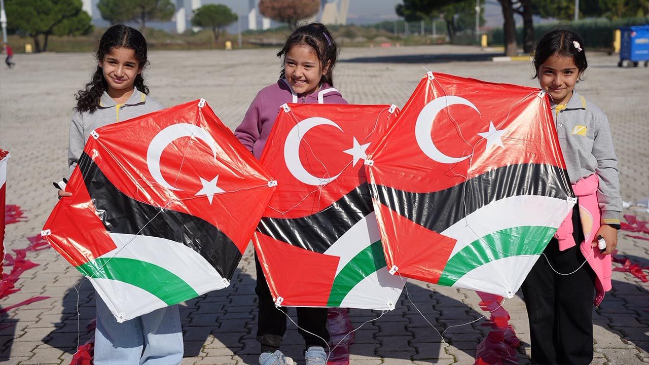 Yalova’da Çocukların Barış Mesajları Gökyüzüne Yükseldi (3)