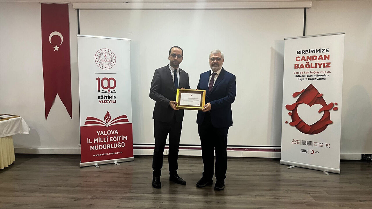 Yalovada Kan Bagısına Destek Verenlere Plaket Takdimi (2)