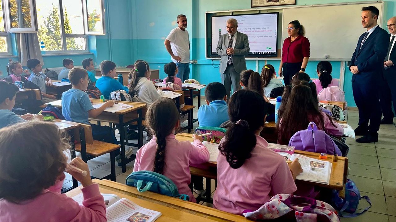Yılmaz, Okullarda Eğitimin Nabzını Tuttu (2)