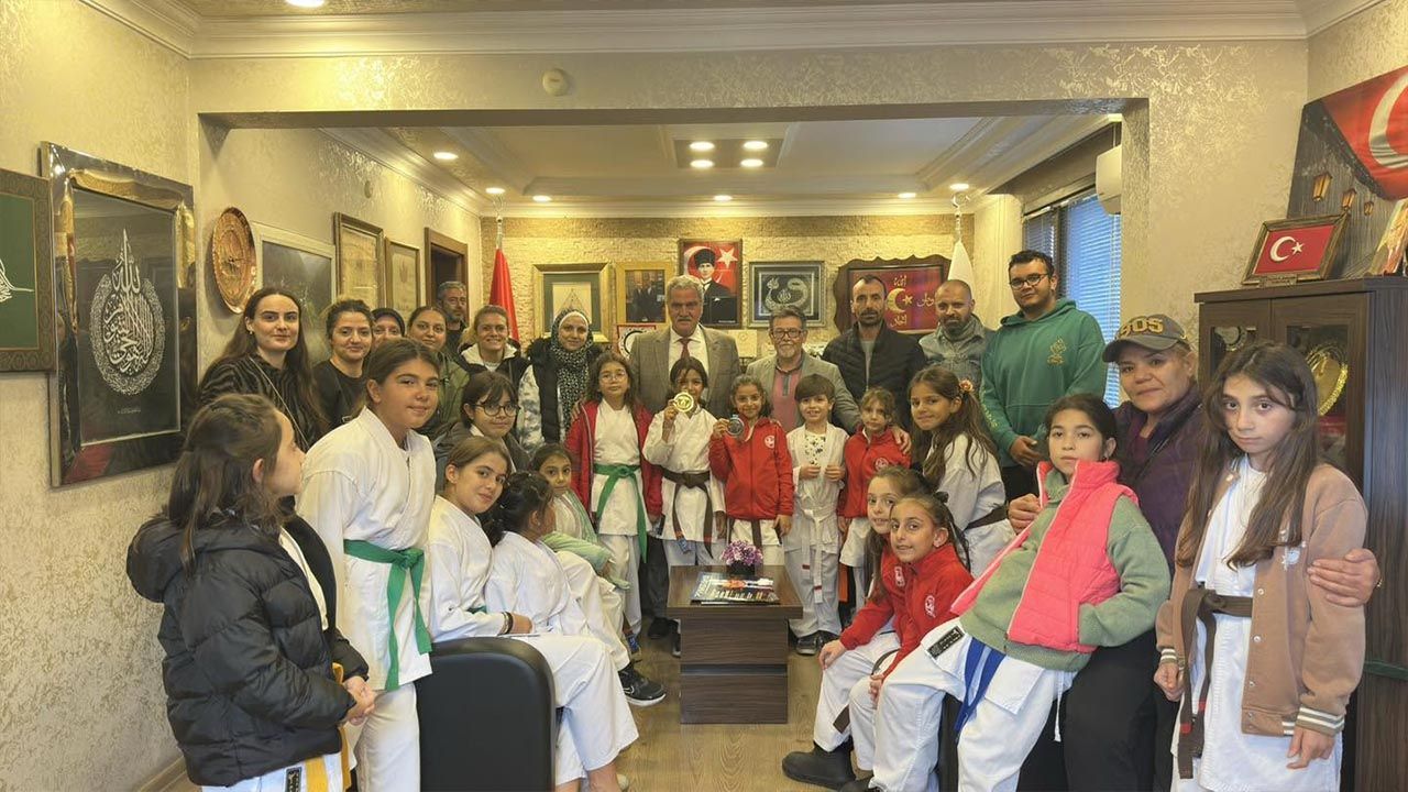 Şampiyonlar Başkan Nurten’i Ziyaret Etti (4)